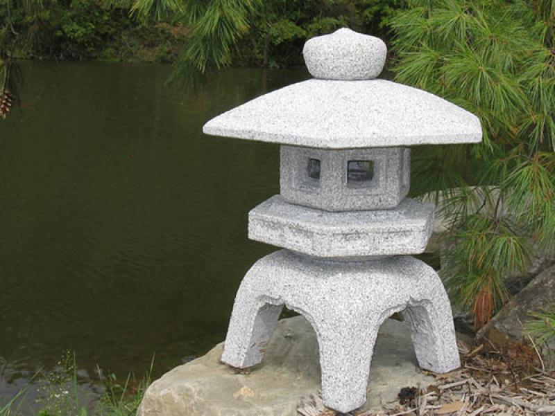 yukitty Antique Yukimi Lantern– Stone Forest